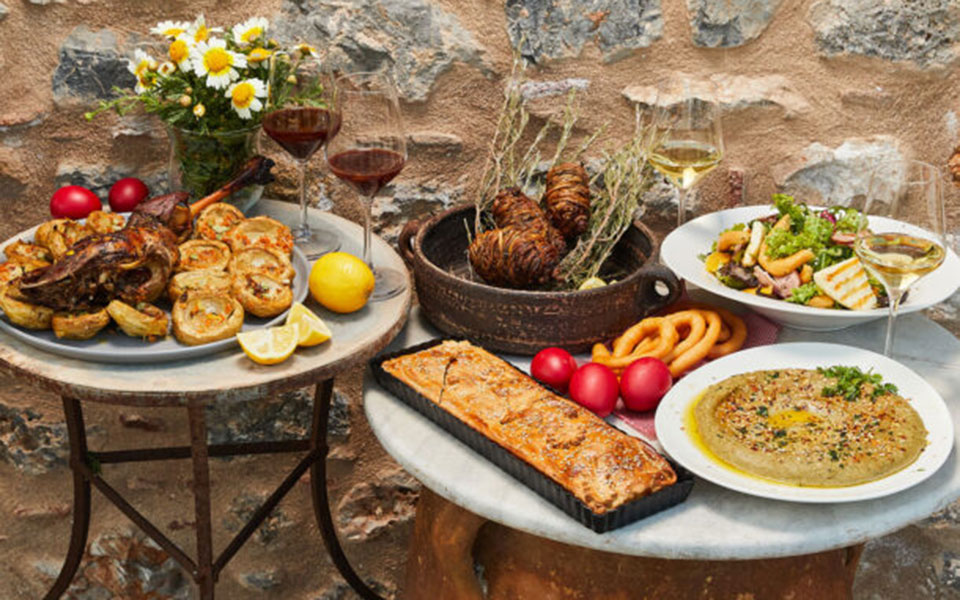 λαμπρή-στον-βράχο-της-μονεμβασιάς-με-κ-562375021