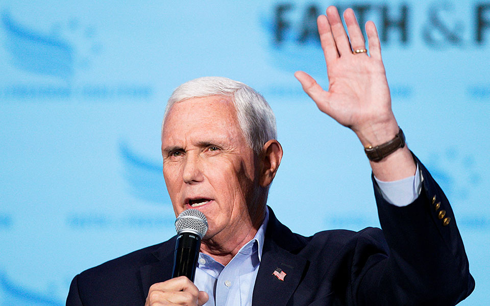 cnn-πέντε-ώρες-κατέθετε-ο-μάικ-πενς-κατά-τ-562395031