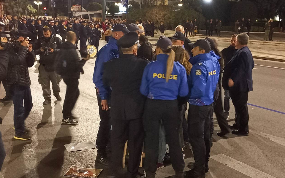 σύνταγμα-μικροένταση-στην-περιφορά-τ-562374592