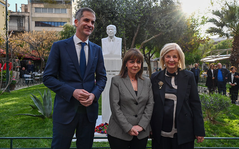 ο-δήμος-αθηναίων-τιμά-τον-αντώνη-σαμαρ-562361890