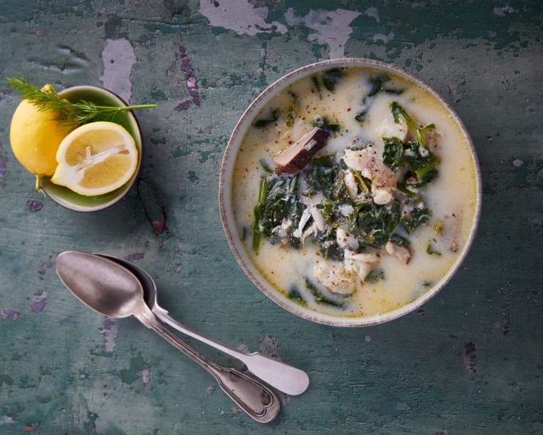 ψαρόσουπα-με-κεφάλι-ψαριού-αυγολέμον-562379959