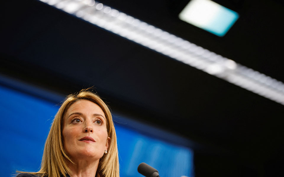 ευρωπαϊκό-κοινοβούλιο-πράσινο-φως-562380430