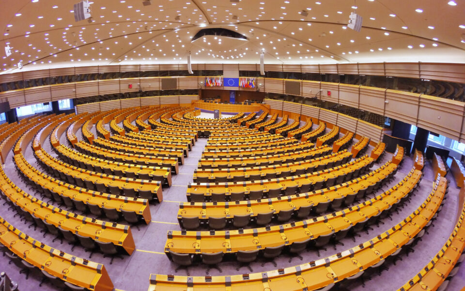 ξεμένει-από-ευρώ-το-ταμείο-συντάξεων-τ-562394236