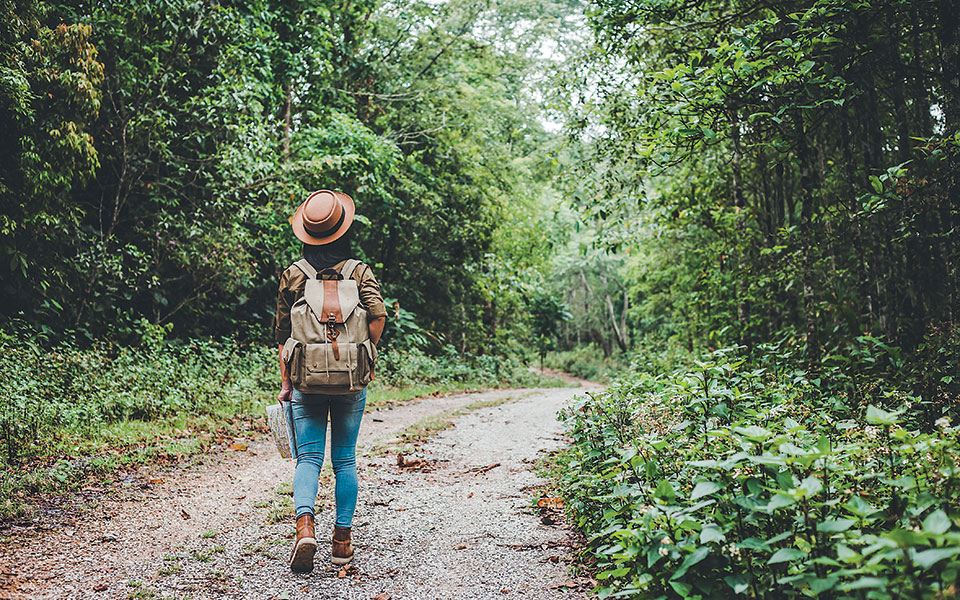 πεζοπορία-μονοπάτι-για-καλύτερη-υγεί-562376860