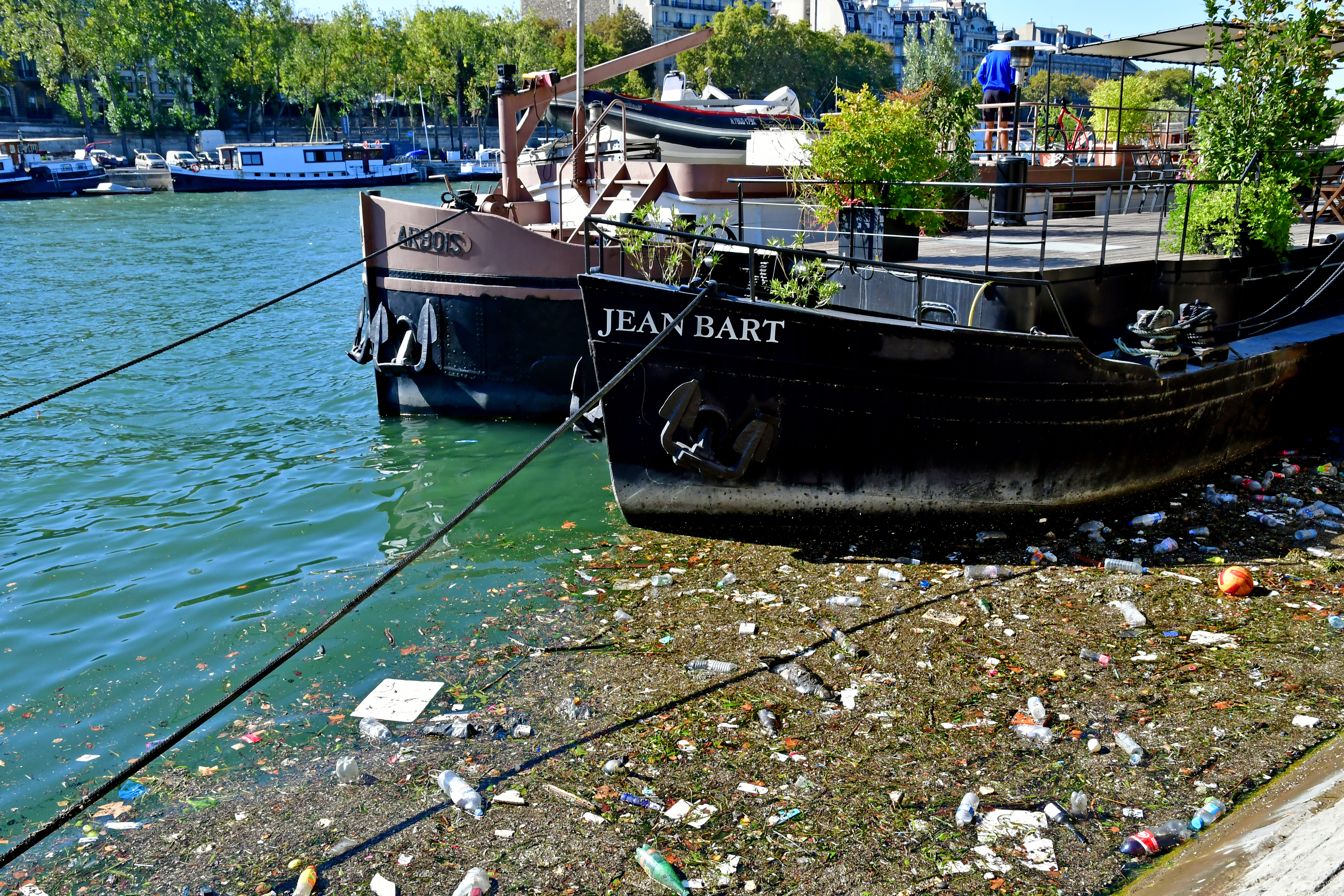 Παρίσι: Αγώνας δρόμου για να καθαρίσει ο «τοξικός» Σηκουάνας-1