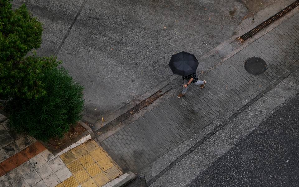 καιρός-προ-των-πυλών-βροχές-και-καταιγ-562396201