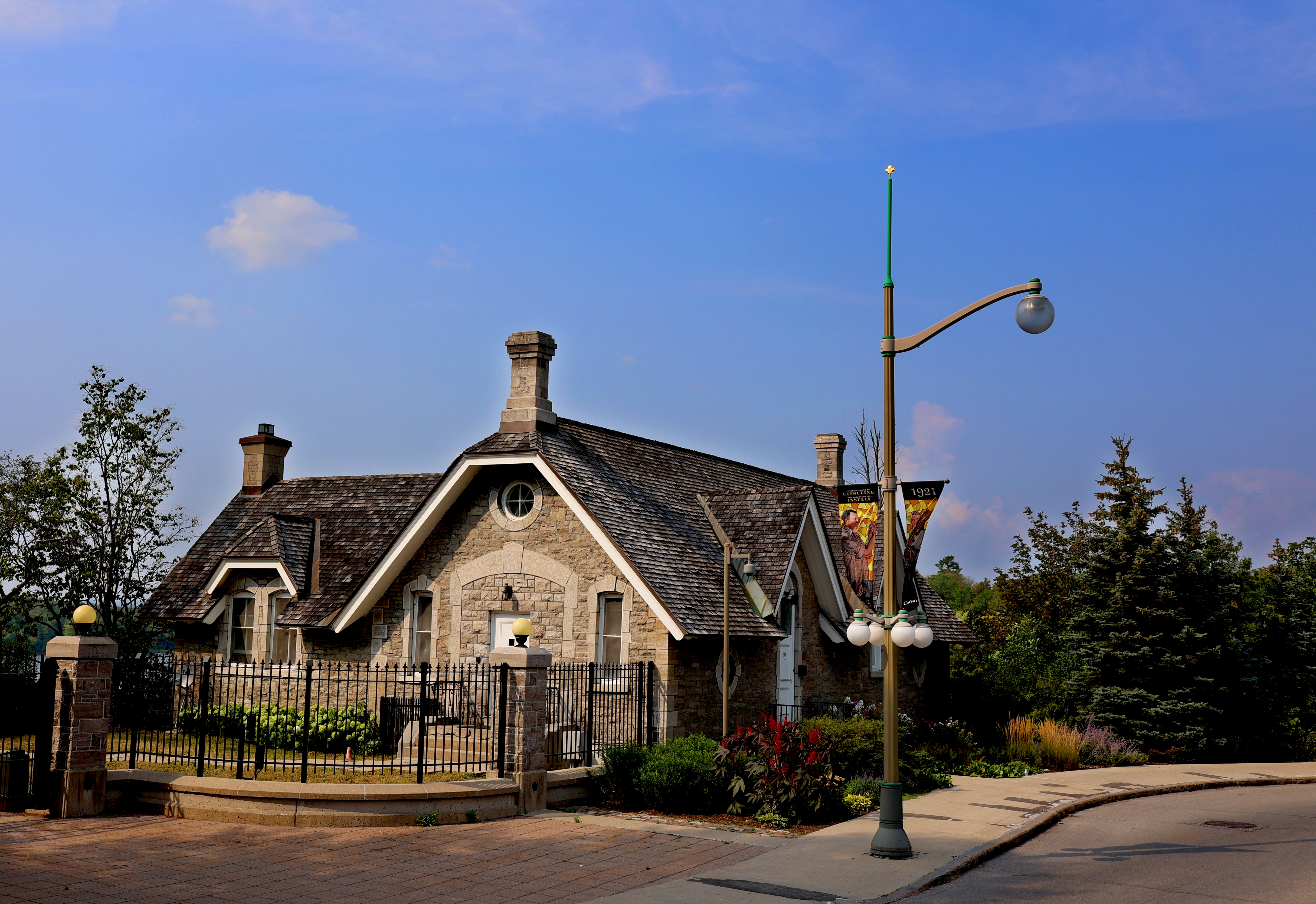 Ντροπή στον Καναδά για την πρωθυπουργική κατοικία – Γεμάτη ποντίκια και μούχλα-2