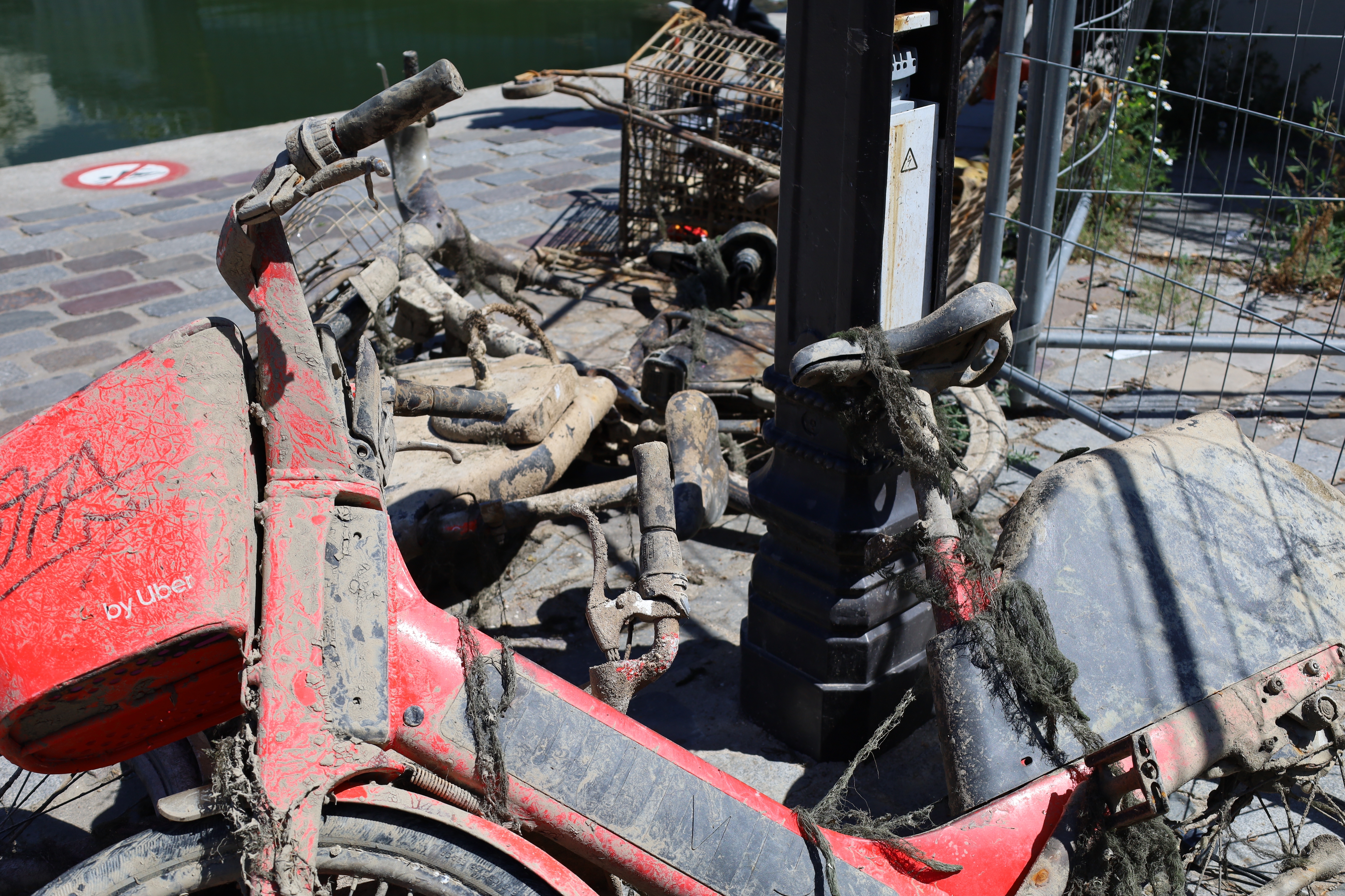 Παρίσι: Αγώνας δρόμου για να καθαρίσει ο «τοξικός» Σηκουάνας-2