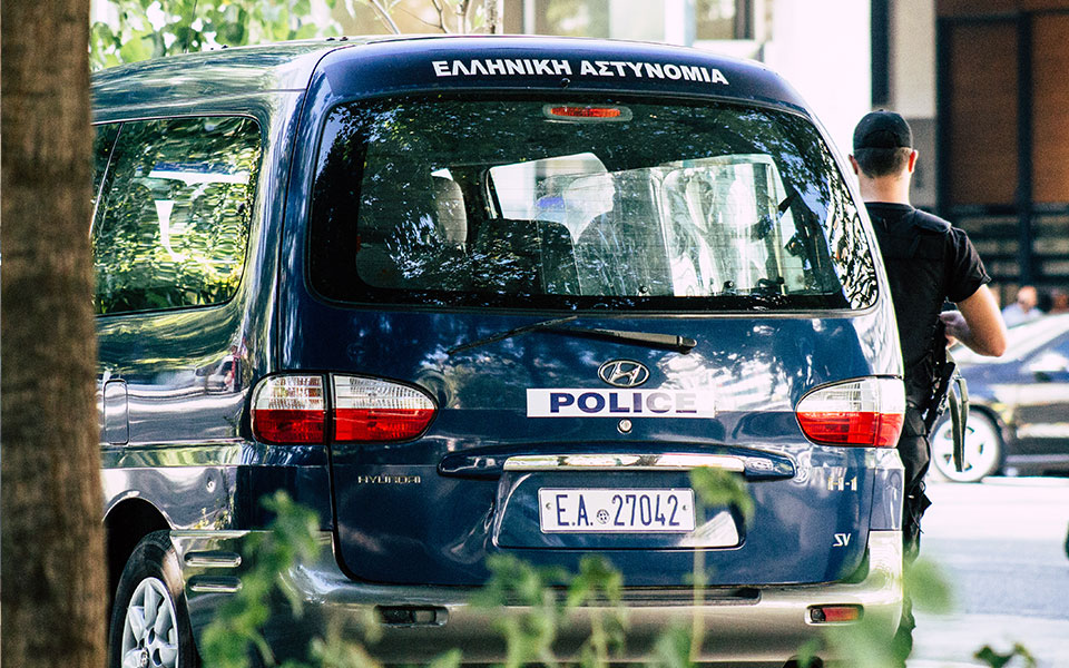 θεσσαλονίκη-χειροπέδες-σε-διεθνώς-δι-562365301