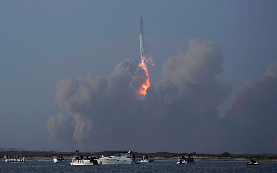 μετά-την-έκρηξη-του-starship-συντρίμμια-δεδ-562383397