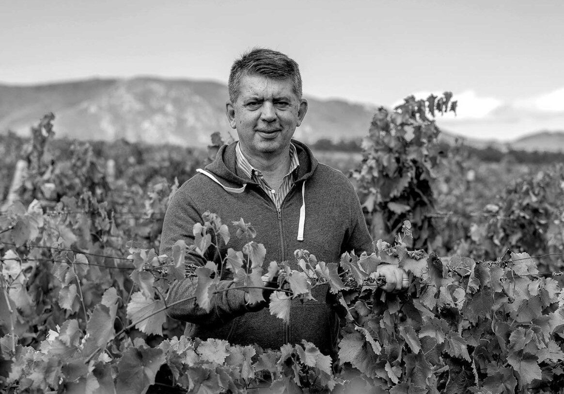 ο-στέφανος-κουνδουράς-μάς-ταξιδεύει-σ-562352212