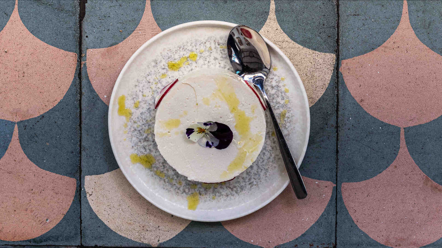 Η Θεσσαλονίκη σε επτά μπουκιές: μεζέδες της στιγμής με 2-3 υλικά-1