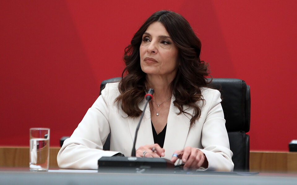 τσαπανίδου-ο-κ-μητσοτάκης-αφήνει-πίσω-562364179