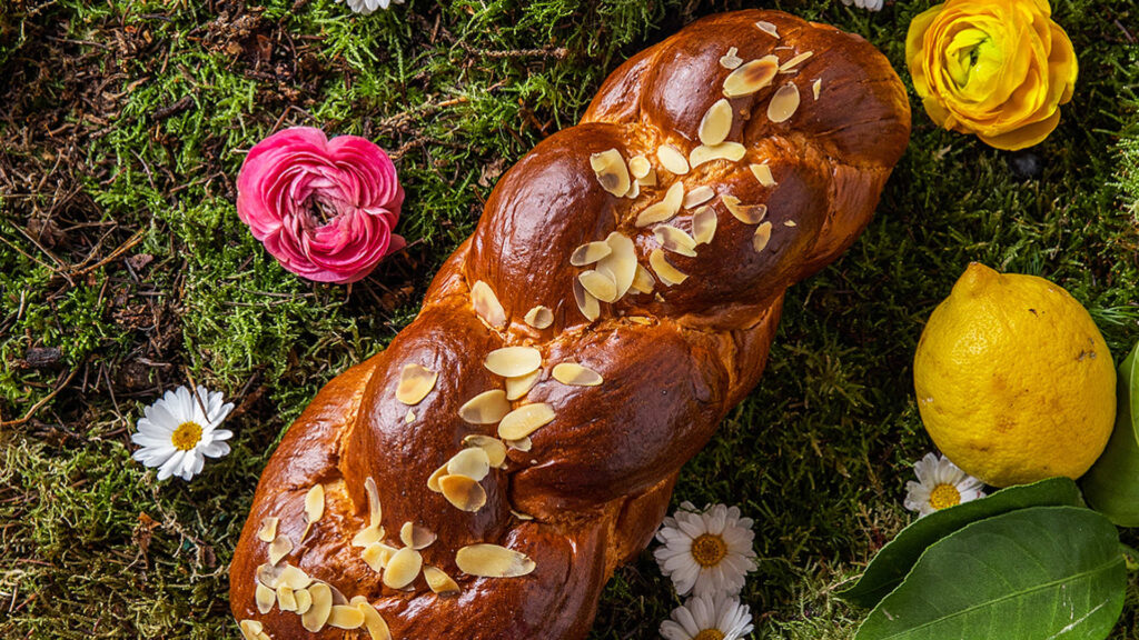 τσουρέκια-πού-βρίσκουμε-τα-πιο-μαστιχ-562356553