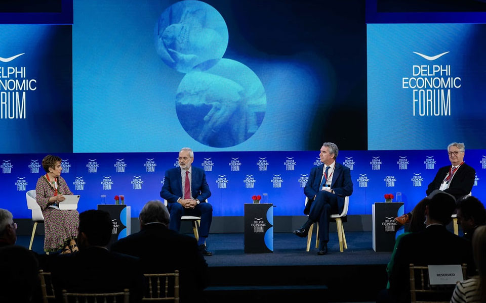 Βενιζέλος – Φόρουμ των Δελφών: Να ανασκάψουμε το Σύνταγμα πριν το αλλάξουμε-1