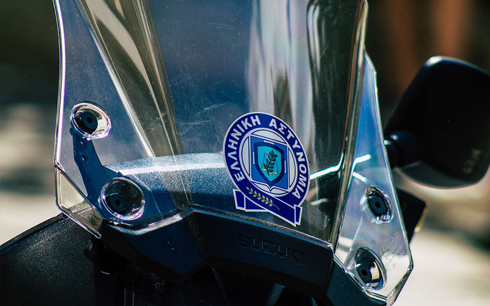 θεσσαλονίκη-πατέρας-και-γιος-πωλούσα-562369228