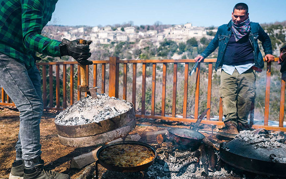 πάσχα-στο-ζαγόρι-με-πίτες-κλαρίνα-και-α-562365004