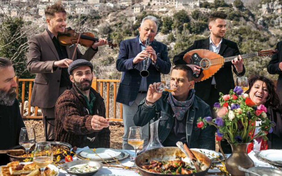 πάσχα-στο-ζαγόρι-με-πίτες-κλαρίνα-και-α-562366015