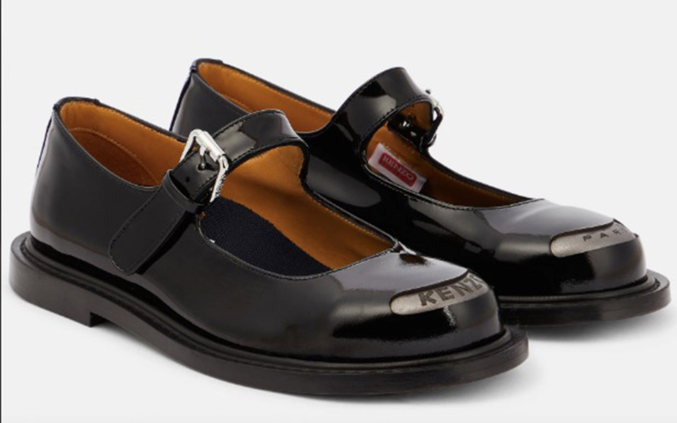 αντίο-heels-αυτά-τα-5-flat-shoes-θα-φορέσουμε-τους-επό-562390216