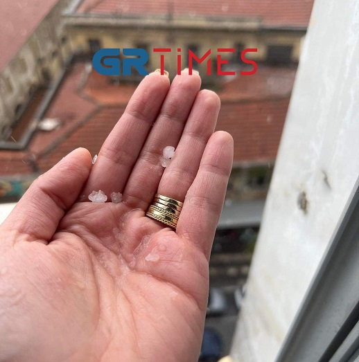 Θεσσαλονίκη: «Άνοιξαν» οι ουρανοί – Έριξε χαλάζι (εικόνες)-1