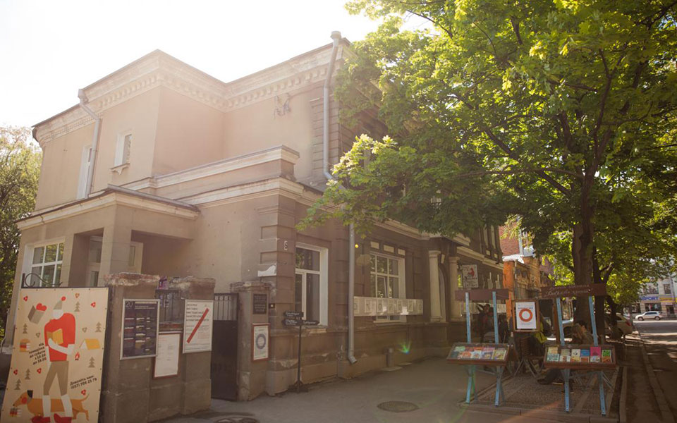 Τετιάνα Πιλίπτσουκ: Η διευθύντρια μουσείου που έμεινε πίσω για να υπερασπιστεί την ουκρανική λογοτεχνία-2