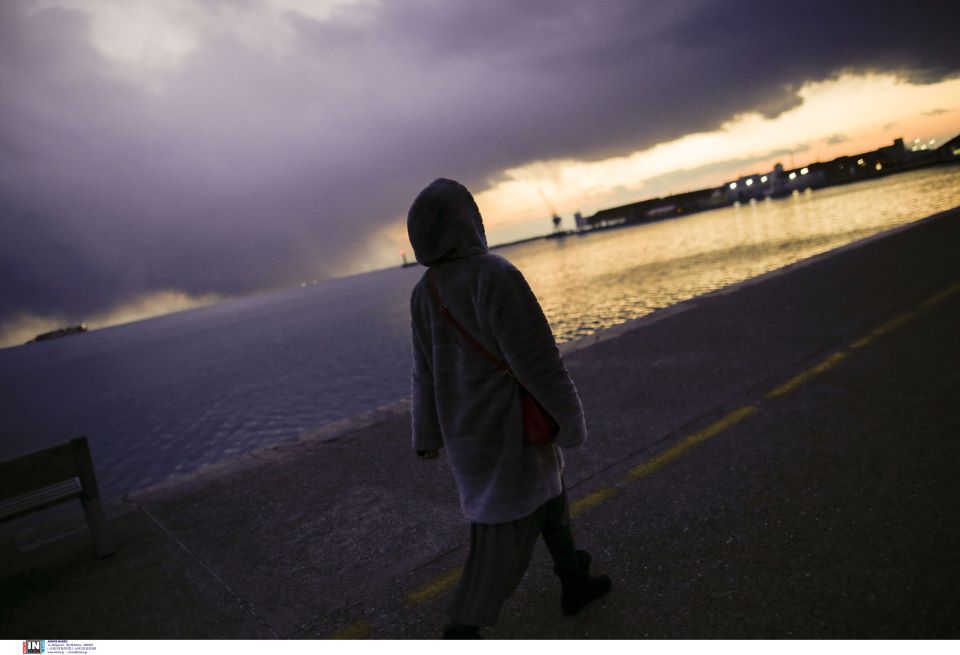 καιρός-γενικά-αίθριος-με-βροχές-στα-βό-562408015