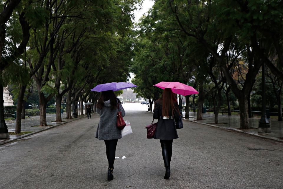 καιρός-βροχές-πτώση-της-θερμοκρασίας-562411807