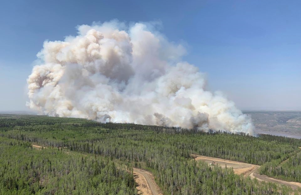 φωτιές-στον-καναδά-πάνω-από-100-ενεργά-μέ-562408072