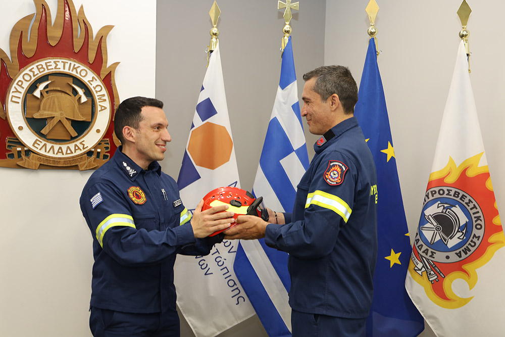 Δωρεά από τα Ιδρύματα Ιωάννη Σ. Λάτση και Αθηνάς Ι. Μαρτίνου σε 3.000 εθελοντές πυροσβέστες-3