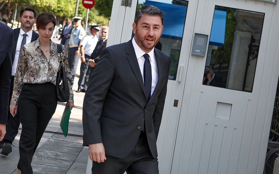 πασοκ-ο-ανδρουλάκης-κρατά-την-έδρα-στη-562442194