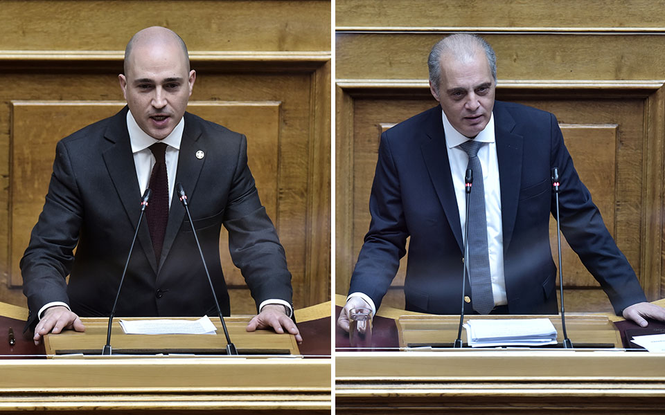 θεωρείο-φλερτ-μπογδάνου-με-βελόπουλο-562398046