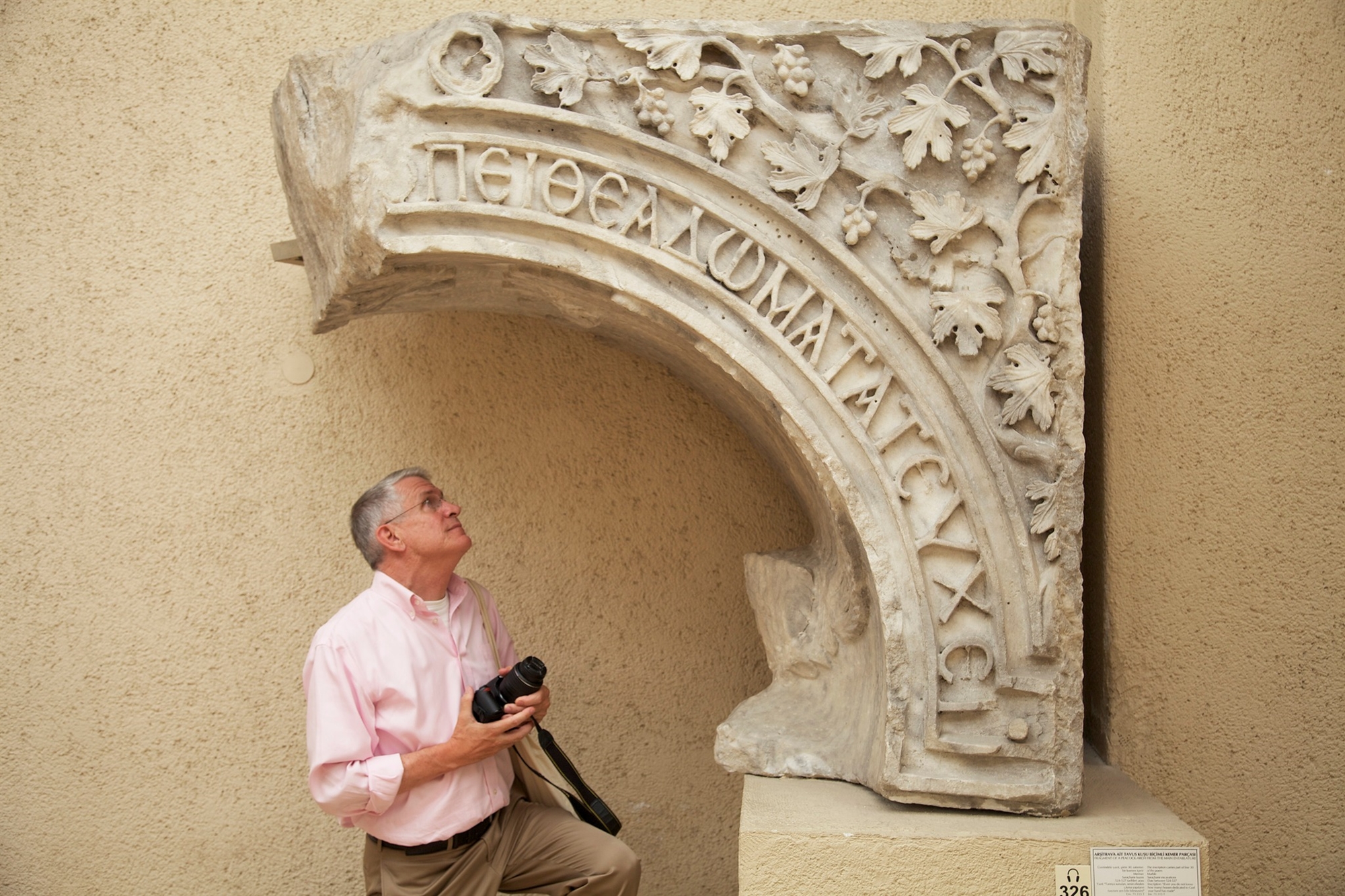 εφυγε-ο-βυζαντινολόγος-ρ-οουστερχο-562399093