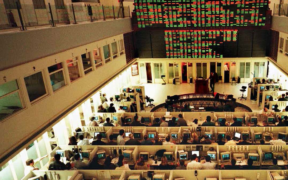 η-ελλάδα-στις-κάλπες-9-απριλίου-2000-το-μ-562410256