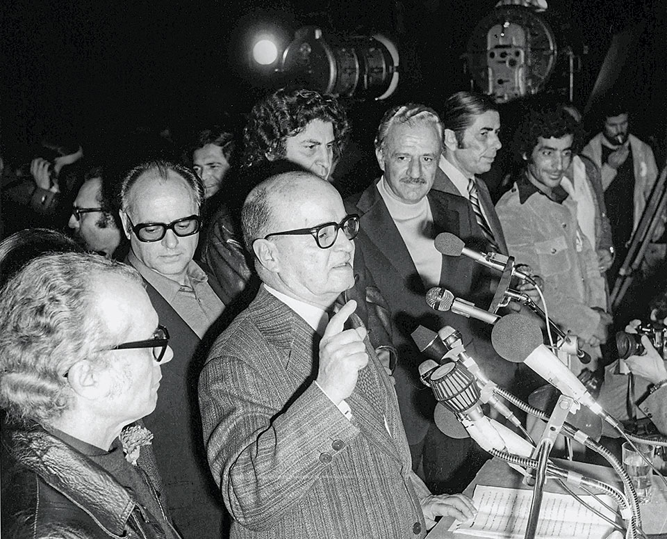 Η Ελλάδα στις κάλπες: 17 Νοεμβρίου 1974 – «Καραμανλής ή τανκς»-10