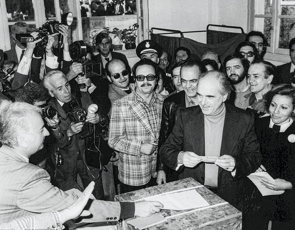 Η Ελλάδα στις κάλπες: 17 Νοεμβρίου 1974 – «Καραμανλής ή τανκς»-6