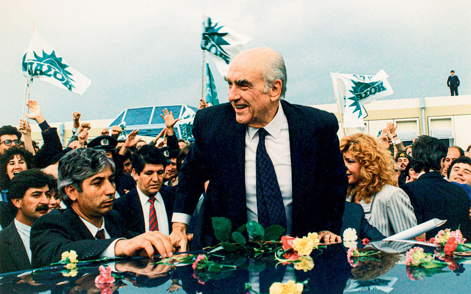 η-ελλάδα-στις-κάλπες-18-ιουνίου-1989-με-αίτ-562403683