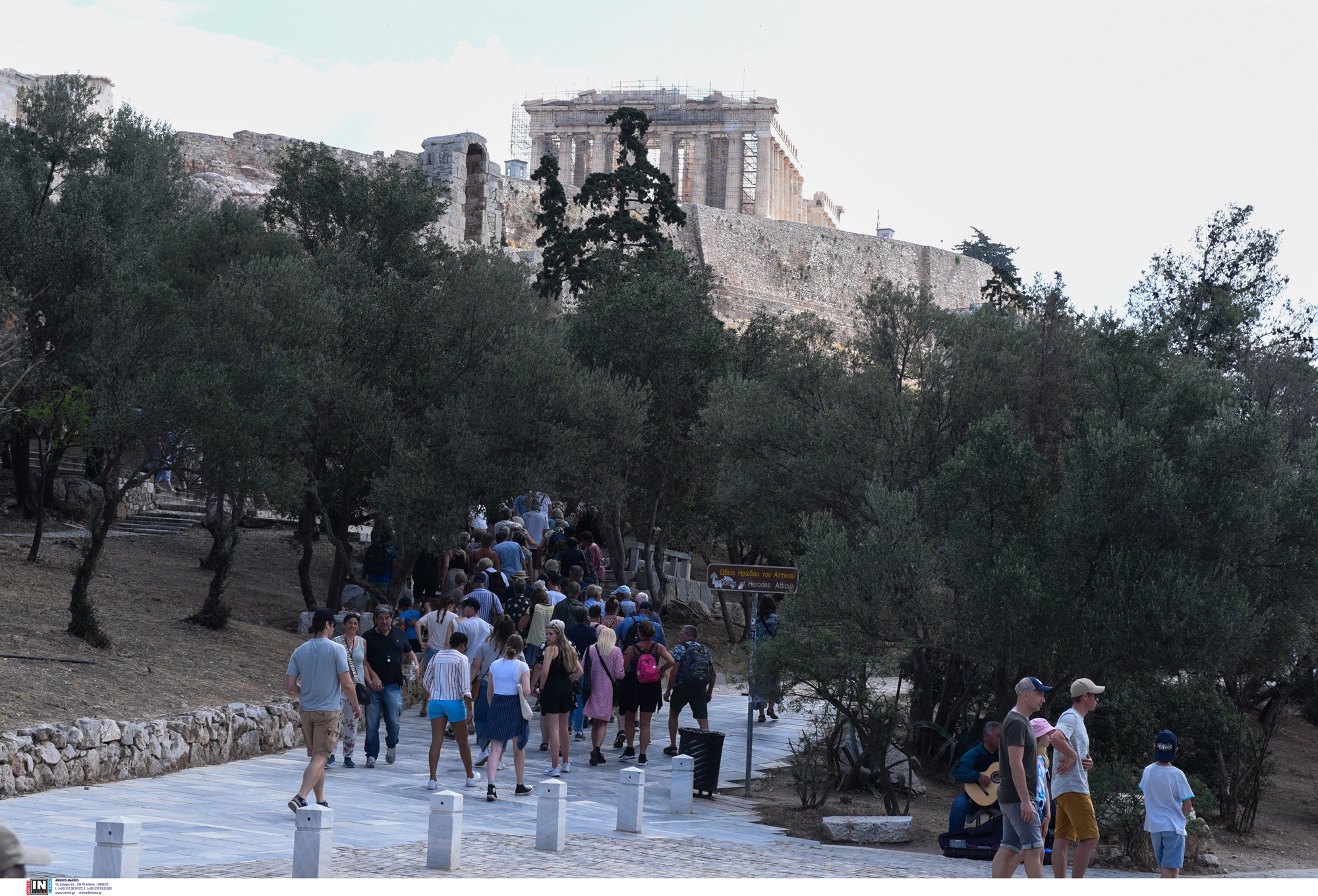 αύγουστος-στην-ακρόπολη-562448560