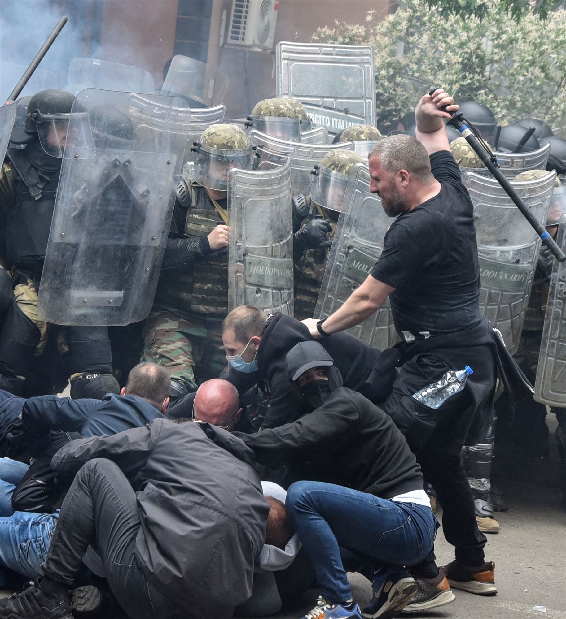 συγκρούσεις-σέρβων-με-άνδρες-της-νατο-562446538