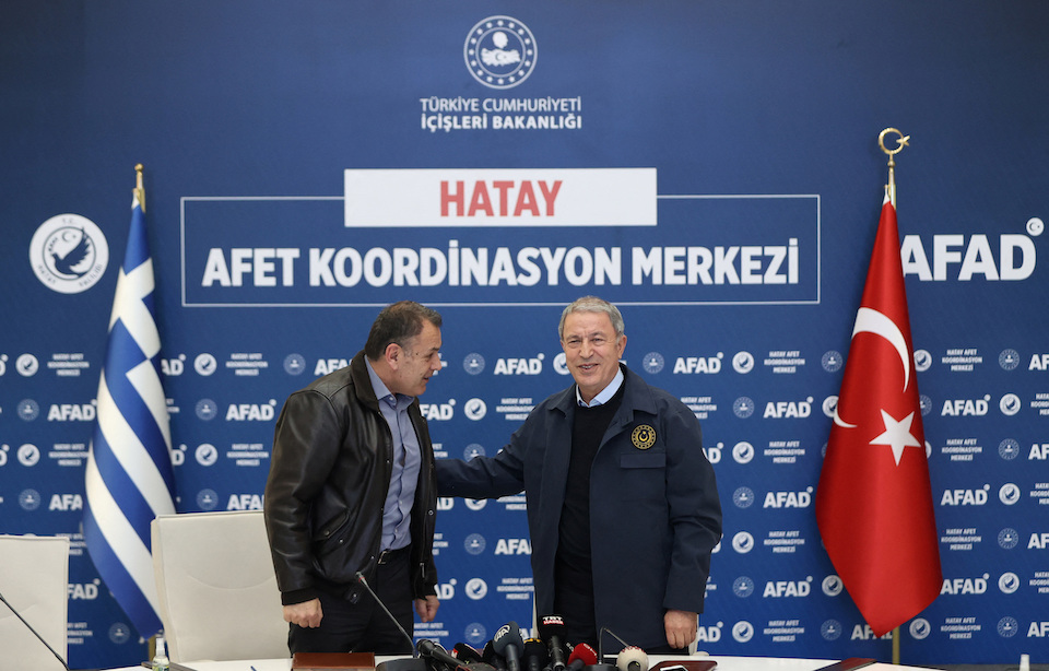 χουλουσί-ακάρ-ελπίζουμε-οι-ελληνες-ν-562400128