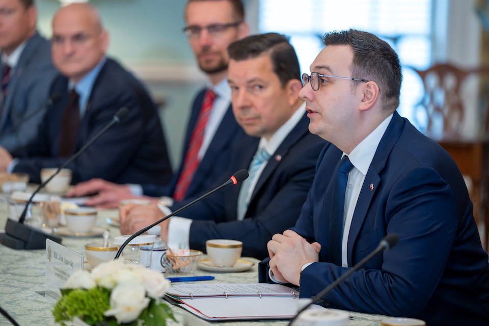 τσεχία-η-πράγα-ακυρώνει-συμφωνίες-της-562425601