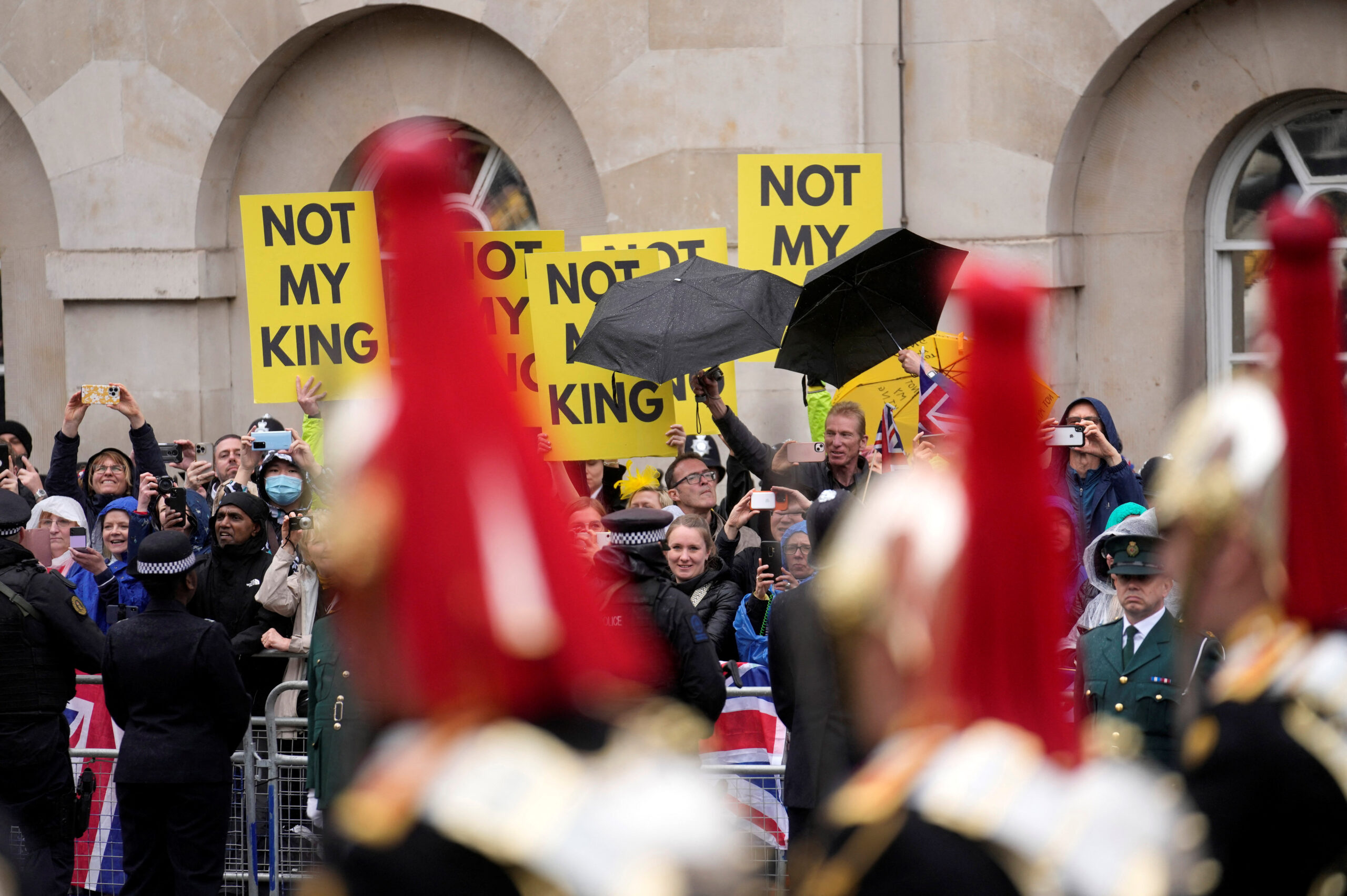 στέψη-καρόλου-απελευθερώθηκαν-οι-αντ-562407691