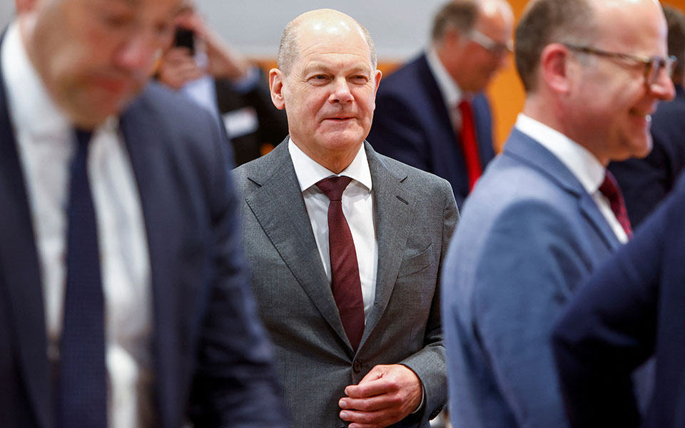 ο-σολτς-καταδίκασε-τις-νέες-ρωσικές-αε-562447897