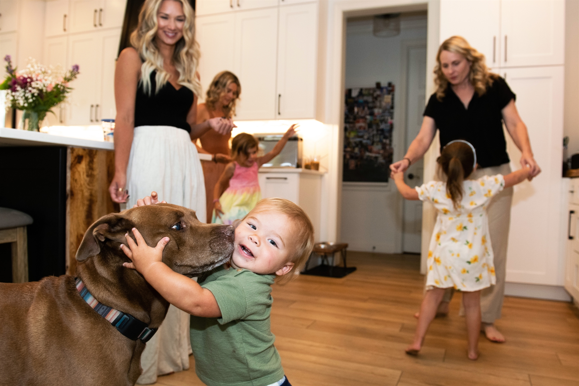 Πληθαίνουν τα κοινόβια χωρισμένων μαμάδων-2