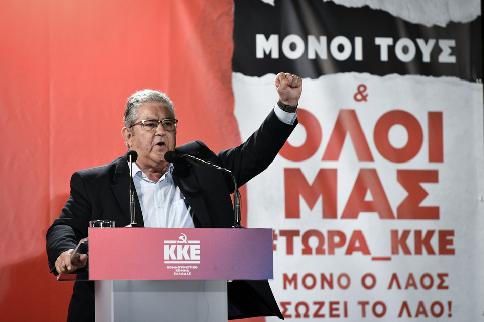 Από το «Καραμανλής ή Τανκς» στο «Αυτοί είστε»: Το πολιτικό σύνθημα στη Μεταπολίτευση-5