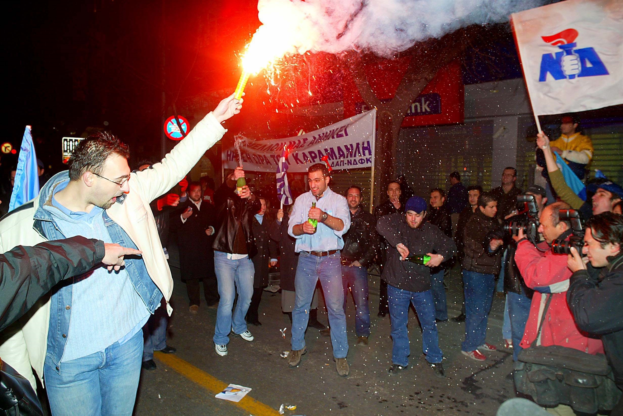 Ιστορίες από την κάλπη: «Ψήφισα ΚΚΕ, αλλά μην το πεις στον παππού»-1