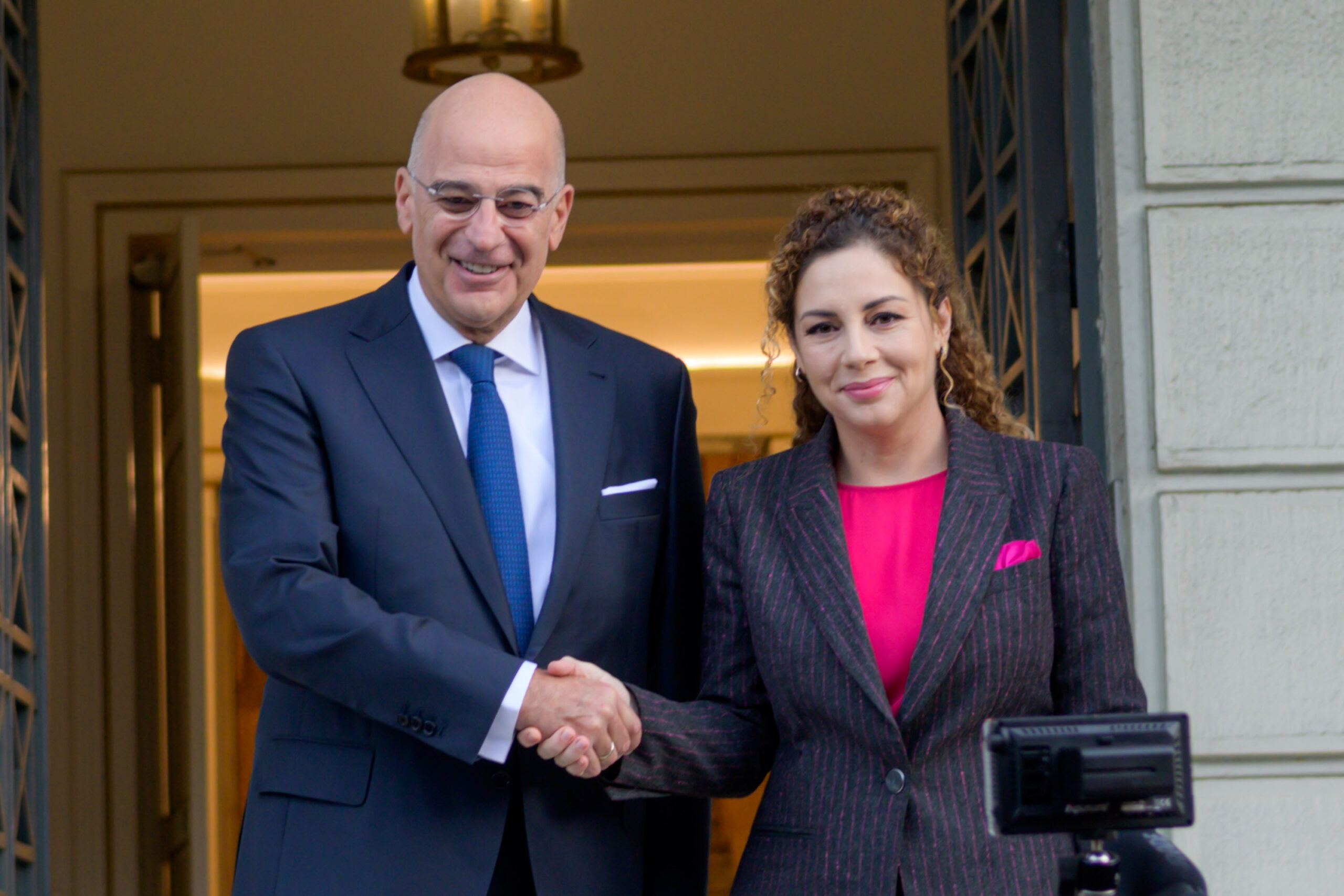 ν-δένδιας-σε-αλβανία-να-αφεθεί-ελεύθε-562425562