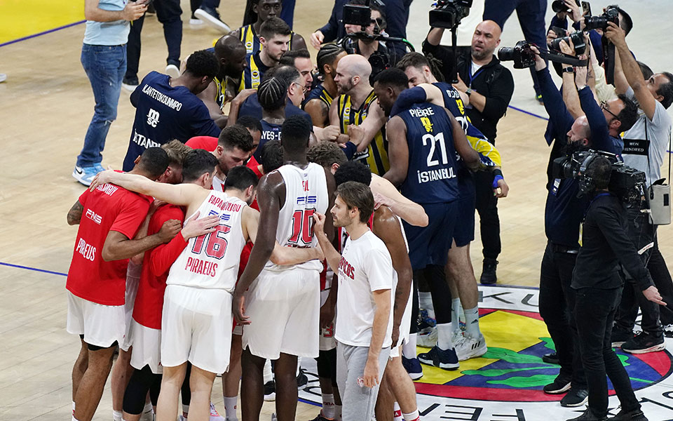 στο-χέρι-του-η-πρόκριση-ο-ολυμπιακός-έχ-562405366