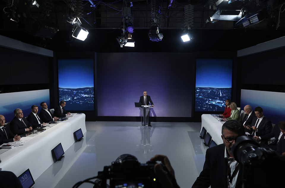 επτά-δημοσιογράφοι-ένα-συμπέρασμα-τι-562414456