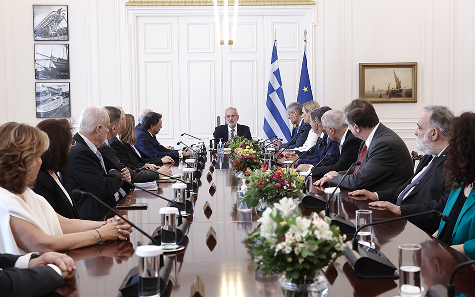 Ορκίστηκε η υπηρεσιακή κυβέρνηση-1