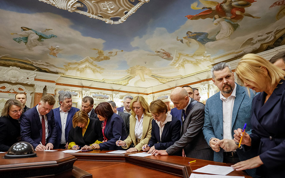 ουκρανία-παύθηκε-ο-πρόεδρος-του-ανώτα-562423669